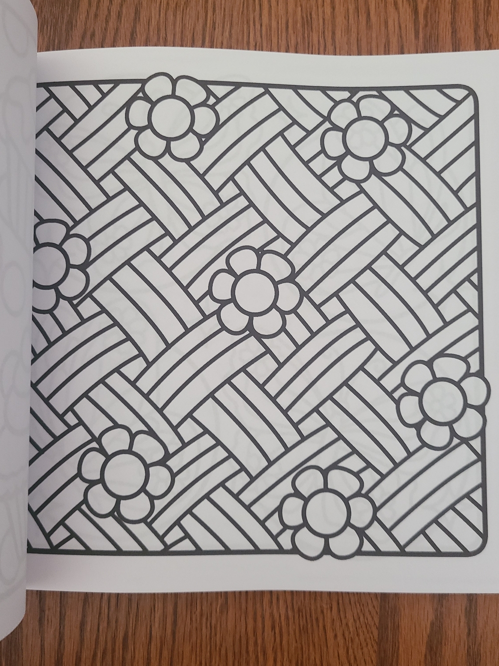 SOLD - Bundle - Lovely Patterns Coloring Book W/ Crayola & Glitter Markers - Picture 8 of 10